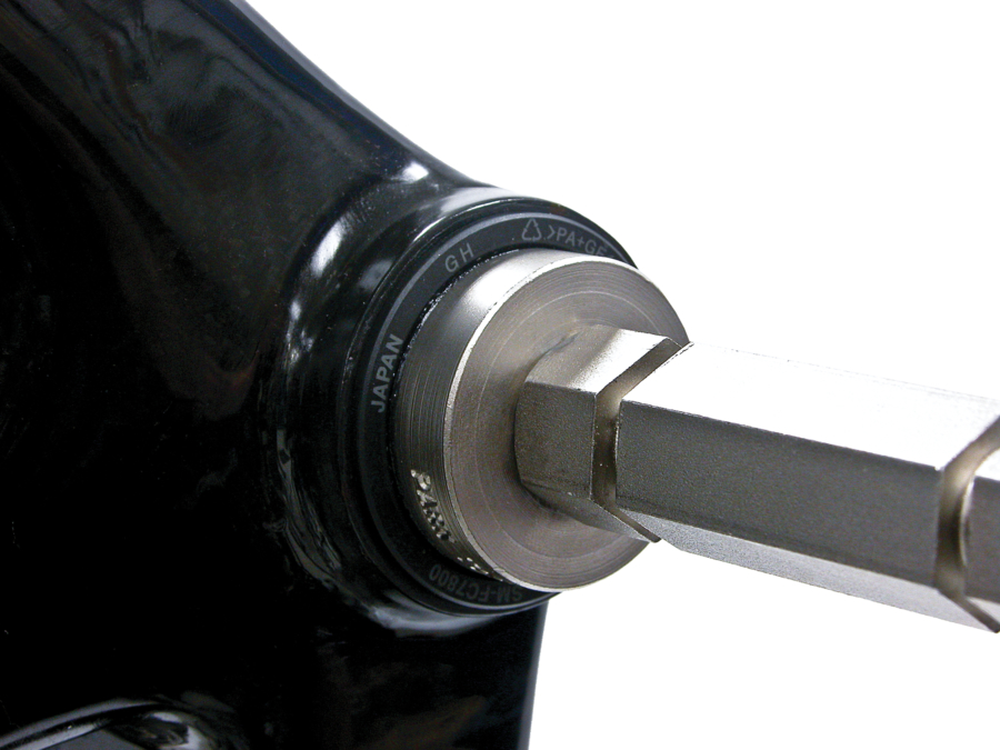 Drift included in BBT-90.3 installed on HHP-2 shaft pressing Shimano® press fit bottom bracket, enlarged