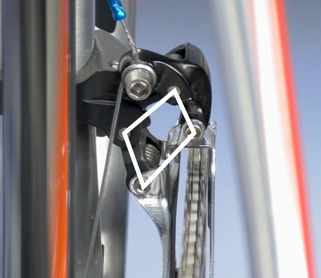 Linkage system on a front derailleur, called a parallelogram