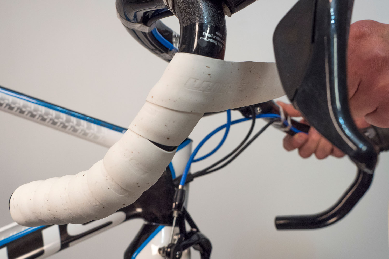 Handlebar Cycling Road Bike Bicycle Rubber Cork Grip Handle Bar Wrap Plug Tape