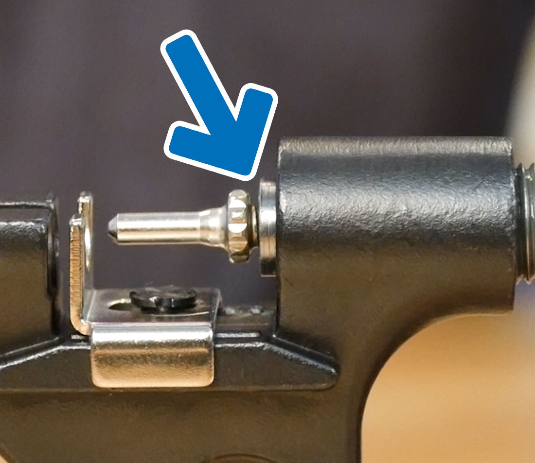 Closeup of chain tool plunger with arrow indicating a gap between the plunger and pin