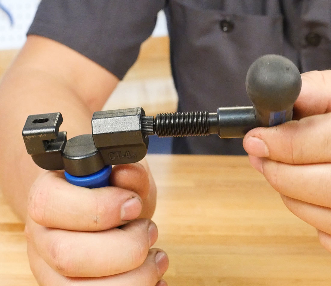 A handle being removed from a CT-4.3 master chain tool