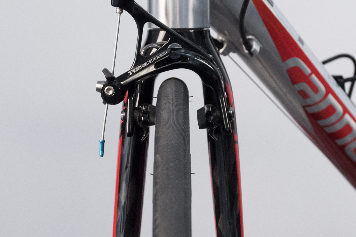 Use frame/fork as reference to determine that wheel is centered.