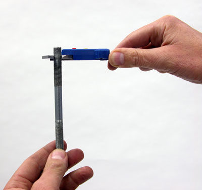 Axle held square to jaws for an accurate reading