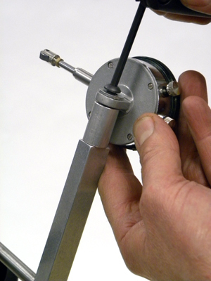 Figure 6. Secure lateral dial parallel to shoulder bolt